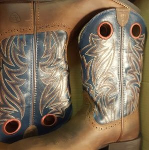 NEVER Worn.     Ariat Men sidebet boots